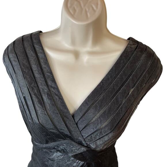 ADRIANNA PAPELL the Lyrd Short Sleeve V-neck Cocktail Dress in Grey Taupe Sz 10P - Picture 2 of 12